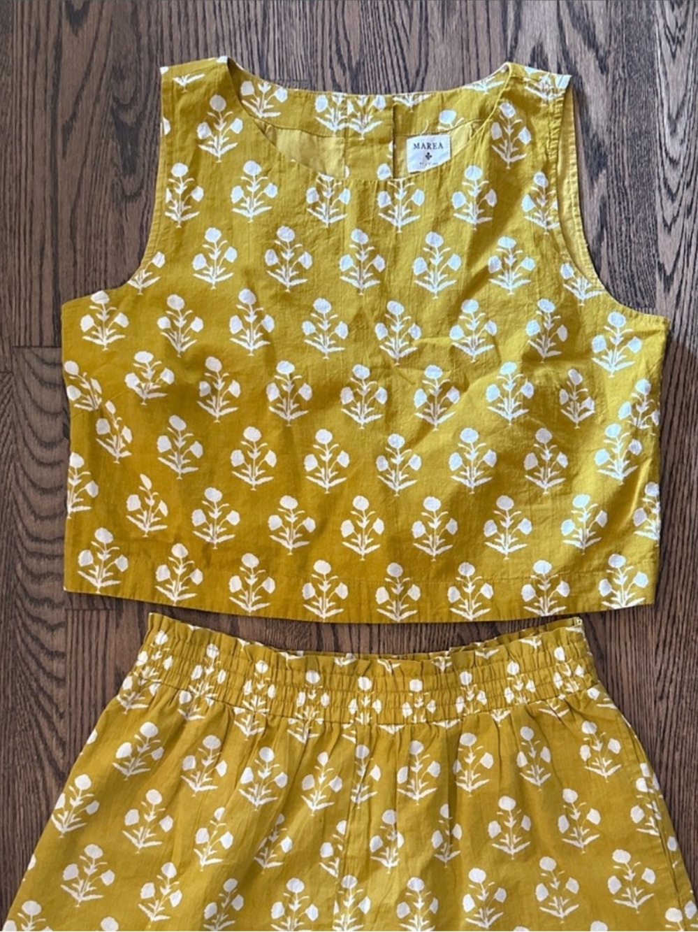 Marea Chartreuse Daffodil Top - Picture 12 of 14